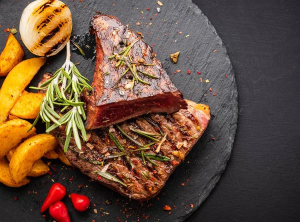 Biefstuk Rundvlees Rundvlees Biefstuk Medium Met Rode Peper Aromatische Kruiden — Stockfoto