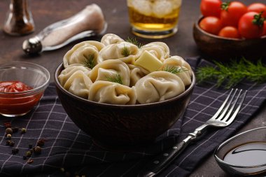 Ev yapımı et köfte - Rus pelmeni. Köfte, et, mantı dolu. Dolgulu Köfte.