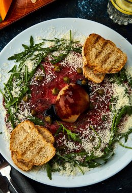 Parmesan ve Croutons ile Beef Carpaccio