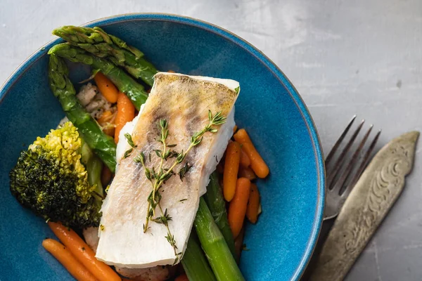 Zanderfilet Mit Spargel Brokkoli Und Karotten Gebratener Fisch Mit Geschmortem — Stockfoto