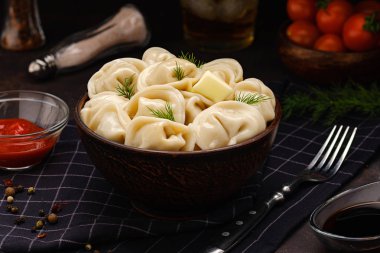 Ev yapımı et köfte - Rus pelmeni. Köfte, et, mantı dolu. Dolgulu Köfte.