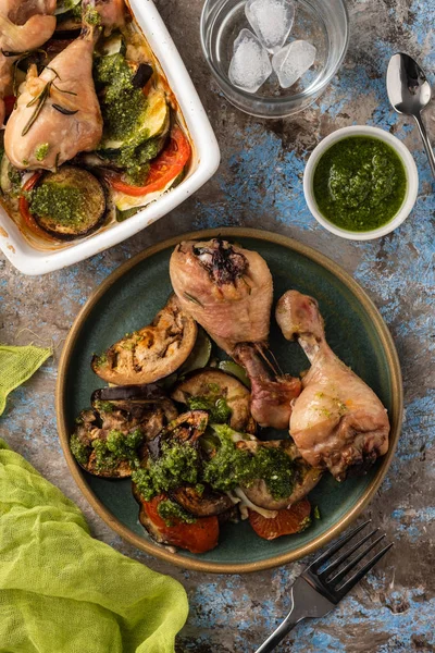 Ratatouille Med Kyckling Och Pesto Franska Köket Rosmarin Kyckling Med — Stockfoto