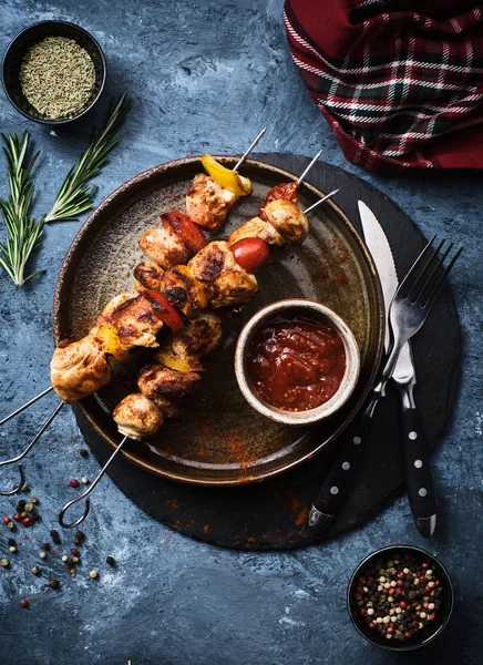 Frango Shish Kebab Com Cogumelos Tomate Cereja Pimenta Doce Espetos — Fotografia de Stock