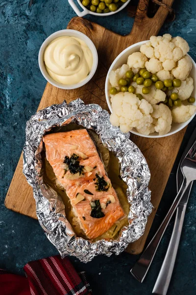 Filé Salomão Com Abacaxi Couve Flor Peixe Com Legumes Vista — Fotografia de Stock