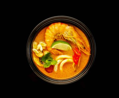 Kaplan karides, kalamar, mantar ile geleneksel çorba tom yam bir