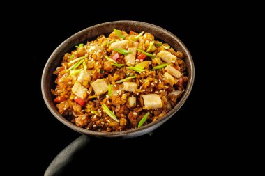 Teriyaki soslu tavuklu pilav.