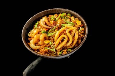 Istiridye soslu deniz ürünleri ile Pirinç.