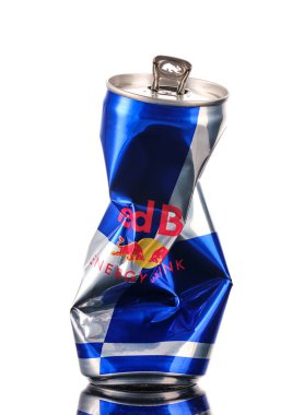 Minsk, Beyaz Rusya - 18 Nisan 2019: Red Bull enerji buruşuk olabilir