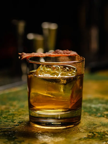 Alcoholic cocktail with ice and bacon. — Stock Photo, Image