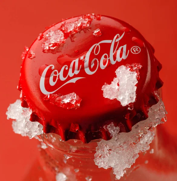 Minsk, Vitryssland-21 maj 2019: Coca Cola Cap. Coca Cola Cap med — Stockfoto