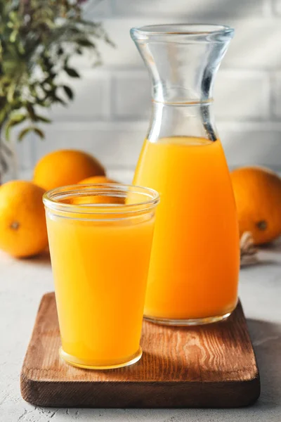 Fresh Squeezed Orange Juice with Fresh Fruits. — Stock Photo, Image