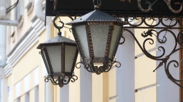  Duvardaki eski sokak lambası