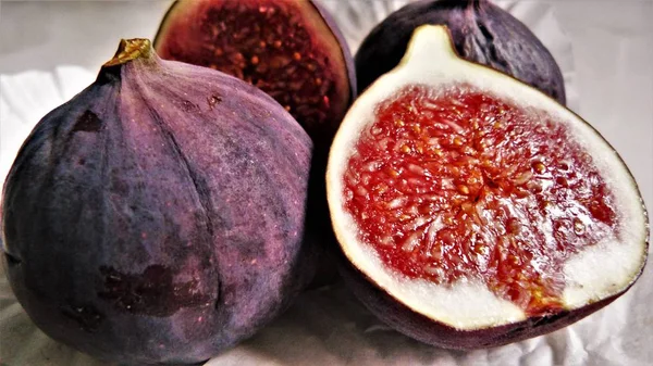  Tahta masada taze incir