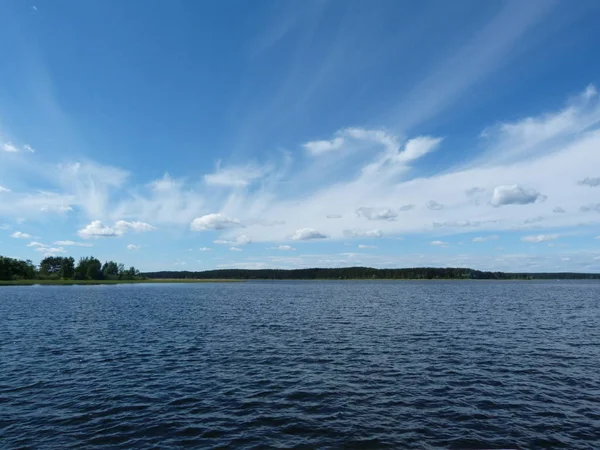 Seliger gölündeki dalgalar.