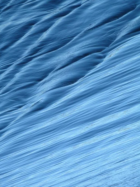 Seliger gölündeki dalgalar.