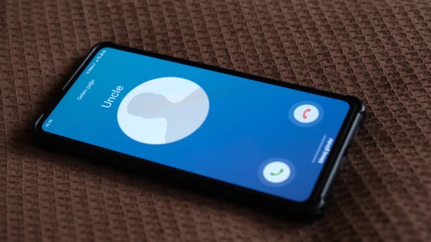 Sta Arrivando Una Chiamata Allo Smartphone Mio Zio Sta Chiamando — Video Stock