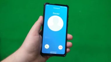 Akıllı telefondan bir arama geliyor. Patronum arıyor..
