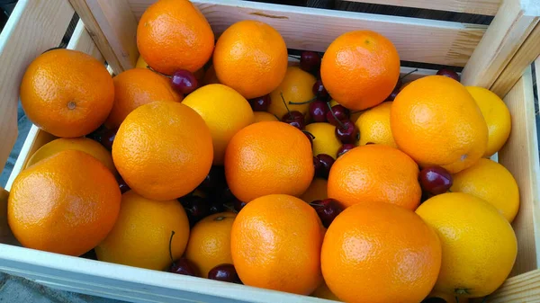 Frutos brillantes de naranjas. naranjas, fondo — Foto de Stock