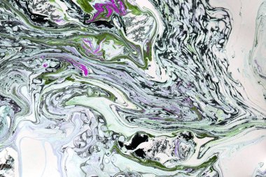 Renkler sıvı içine düştü ve hareket ederken fotoğraflandı. Clo