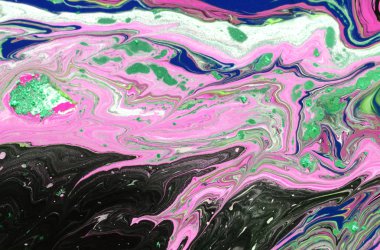 Renkler sıvı içine düştü ve hareket ederken fotoğraflandı. Clo