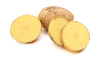 Beyaz arkaplanda izole edilmiş patates
