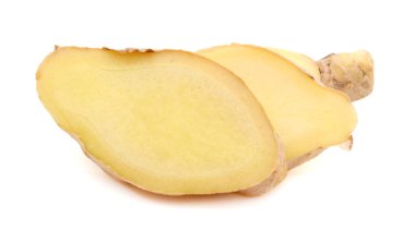 Beyaz arkaplanda zencefil kökü izole edildi