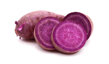 Beyaz arka planda tatlı patates