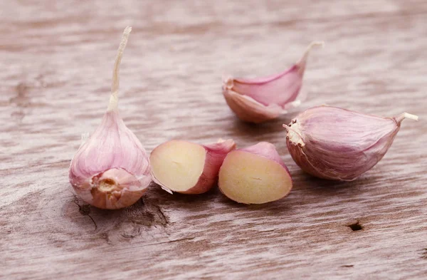 Garlic Cloves Bulb Chopping Board — Stock Photo, Image