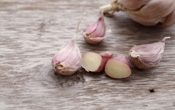 Dientes Ajo Bulbo Sobre Tabla Cortar — Foto de Stock