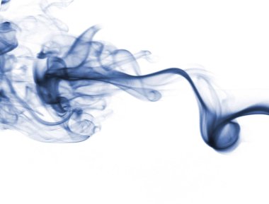 dalga ve farklı renk üzerine beyaz izole duman