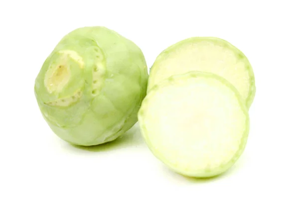 Kohlrabi Fresco Com Folhas Verdes Fundo Branco Isolado Profundidade Total — Fotografia de Stock