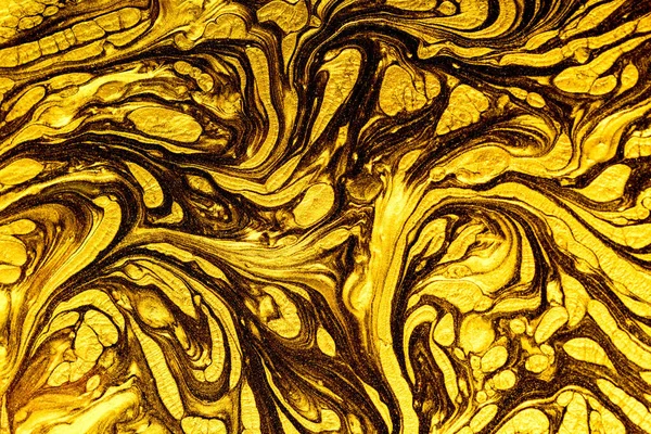 Tekuté Zlato Mramorovým Vzorem Béžové Pozadí — Stock fotografie