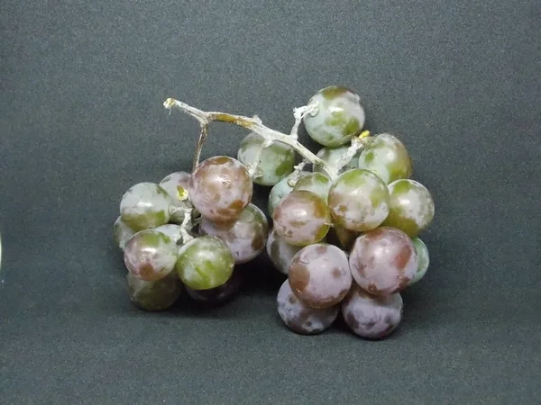 成熟多汁 新鲜采摘的葡萄 — 图库照片