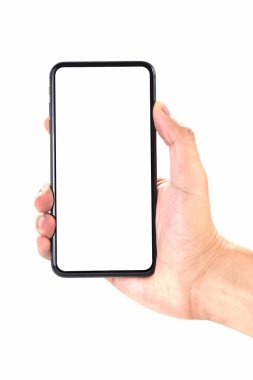 Beyaz arkaplanda el ele tutuşan akıllı telefon izole edildi.