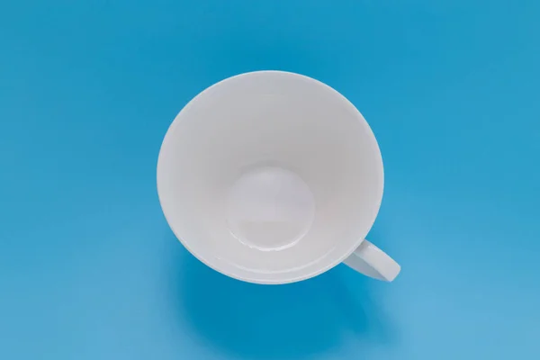 Pohled Shora Prázdné Coffee Cup Modrém Pozadí — Stock fotografie