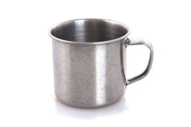 Paslanmaz su beyaz arka plan üzerinde izole fincan.