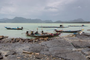Tayland güneyinde, balıkçı teknesi.