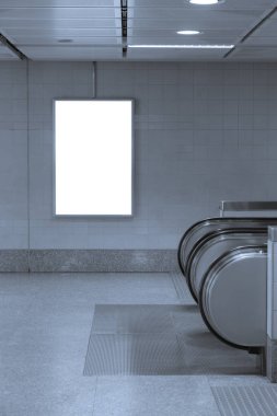 Boş billboard afişleri reklam için Metro İstasyonu.