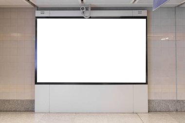 Boş billboard reklam için Metro İstasyonu açtı.