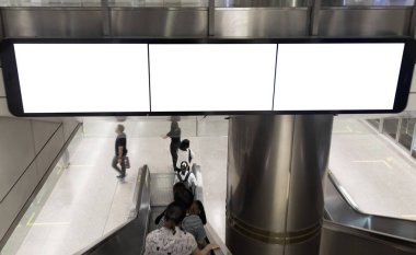 Boş billboard reklam için Metro İstasyonu açtı.