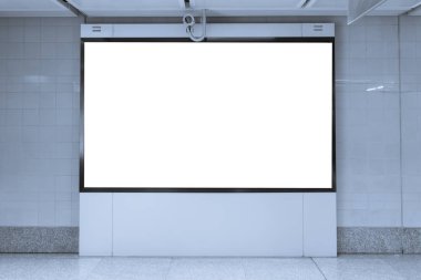 Boş billboard reklam için Metro İstasyonu açtı.