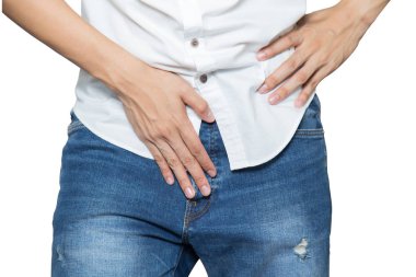 Erkek pantolon ile prostat iltihabı, prostat kanseri, Erkekler Sağlık kavramı üzerinde beyaz izole orta kasık üzerinde tutan eller.