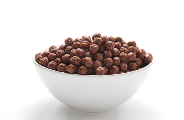 Bolas Cereales Chocolate Tazón Aislado Sobre Fondo Blanco — Foto de Stock