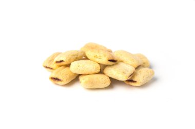 Beyaz arka plan üzerinde gıda kavramı izole tahıllar.