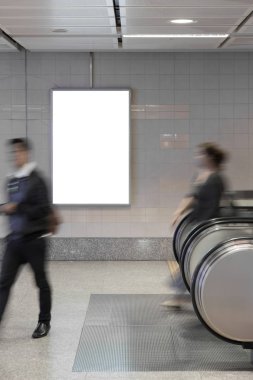 Boş billboard afişleri reklam için Metro İstasyonu.