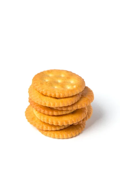 Galletas Saladas Redondas Apiladas Aisladas Sobre Fondo Blanco —  Fotos de Stock