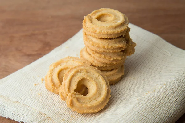 Biscoitos Manteiga Linho Branco Mesa Madeira — Fotografia de Stock