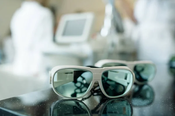 Lazer Kılları Çıkarmak Için Güvenlik Gözlükleri Güzellik Salonunda Diş Beyazlatma Telifsiz Stok Imajlar