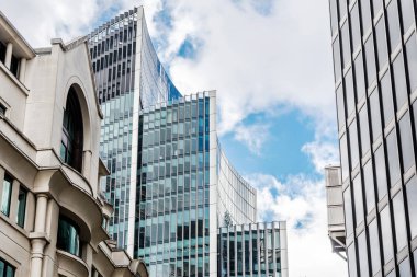 Londra mimarisinin gündüz görüşü, seyahat kavramı 