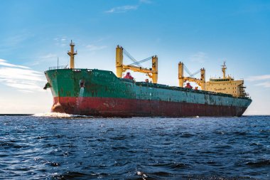 Rıhtıma demirli tekneler, endüstriyel konsept 